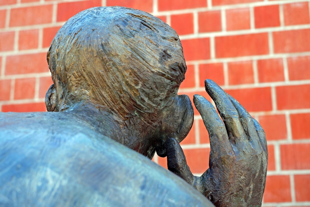de luisterclub zwolle 4 sculpture-2275202 1920